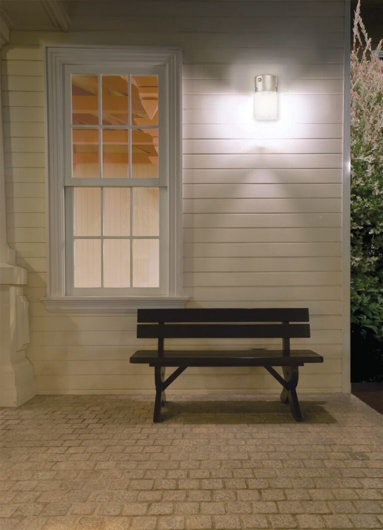 Utilitech Dusk to Dawn Light - Automatic Outdoor Lighting