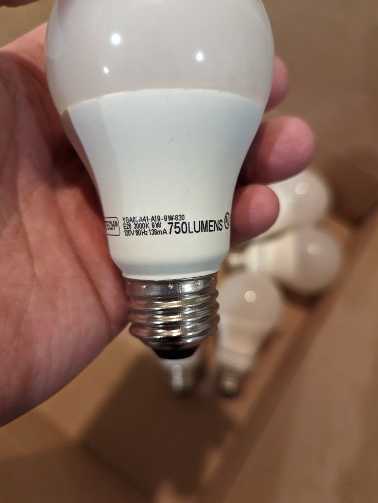Utilitech LED light bulbs 750 lumens
